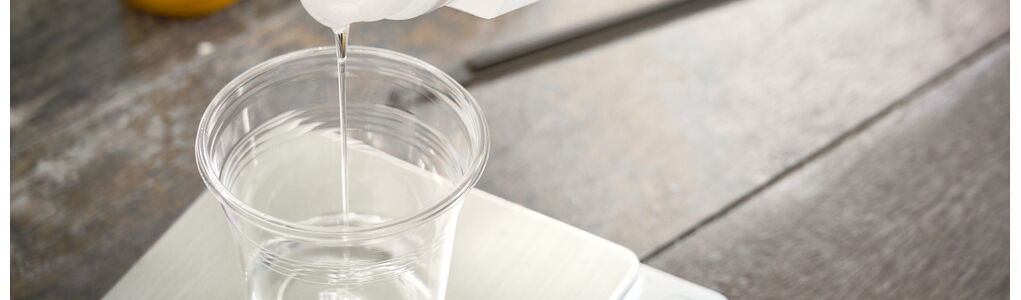 Pouring,Clear,Resin,To,Plastic,Cup,For,Measuring,Before,Make