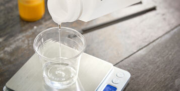 Pouring,Clear,Resin,To,Plastic,Cup,For,Measuring,Before,Make