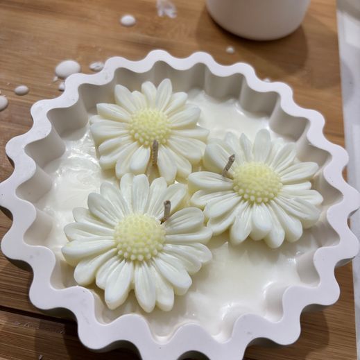 Customer image of Jesmonite AC100 Powder Base + Acrylic Liquid Kit